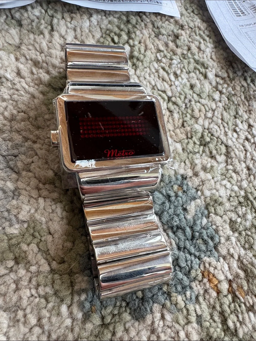 Metro sleek wristwatch
